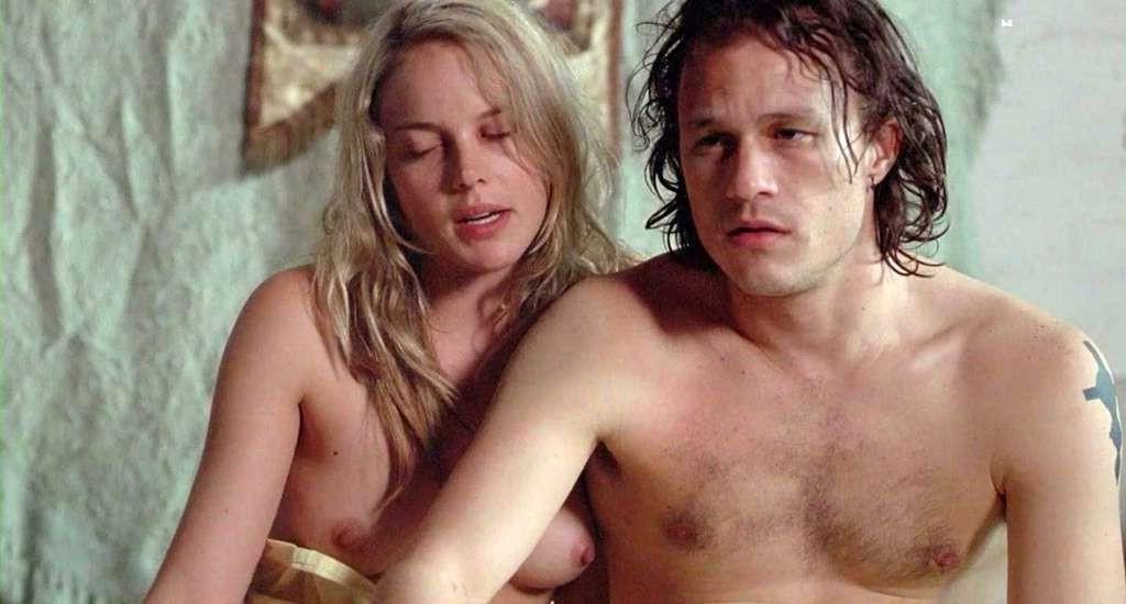 10P Abbie Cornish exposing her nice big tits and with guy nude in bathroom
