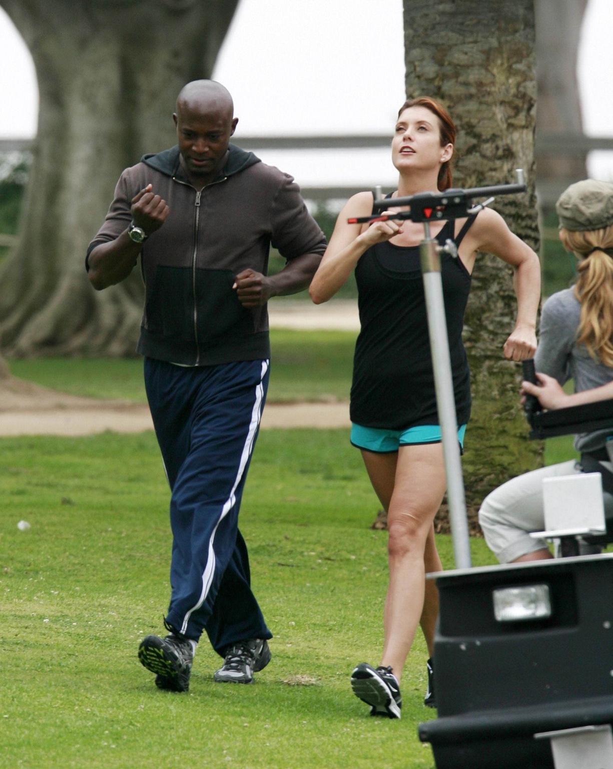 16P Kate Walsh leggy wearing workout gear on the set of 'Private Practice' in Santa 