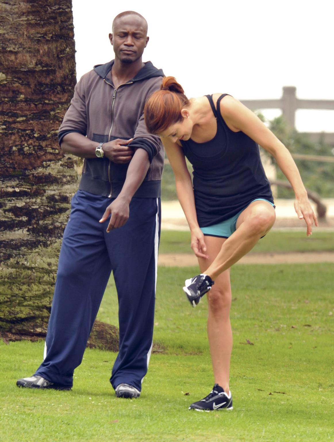 16P Kate Walsh leggy wearing workout gear on the set of 'Private Practice' in Santa 