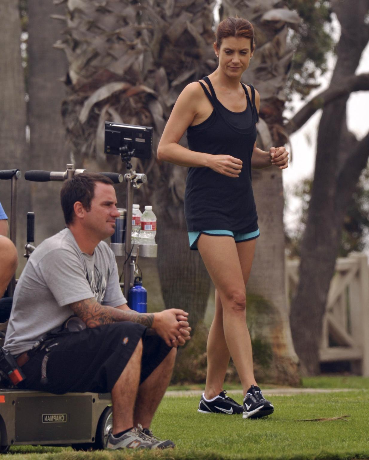 16P Kate Walsh leggy wearing workout gear on the set of 'Private Practice' in Santa 