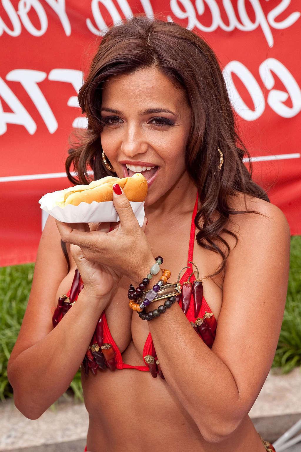 16P Vida Guerra exposing her pussy and tits and great ass in thong