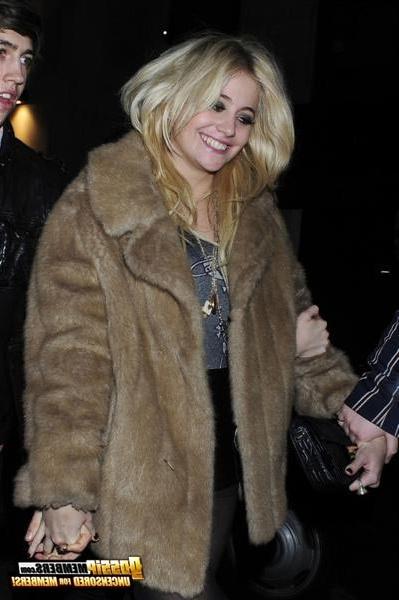 15P Pixie Lott posing sexy and slutty in glamorous and paparazzi photos