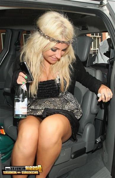 15P Pixie Lott posing sexy and slutty in glamorous and paparazzi photos