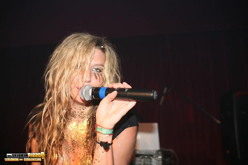 14P Kesha posing sexy and slutty in glamorous and paparazzi photos