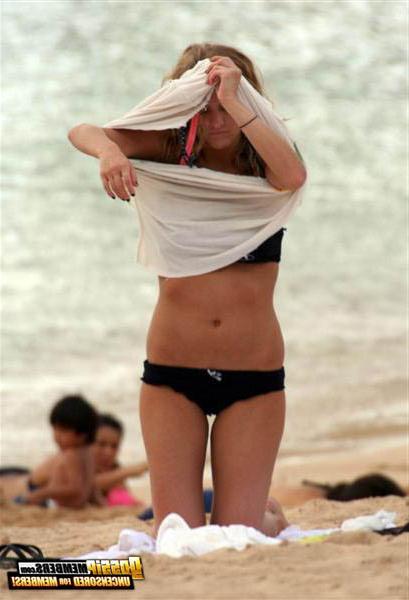 15P Ashlee Simpon posing sexy and slutty in glamorous and paparazzi photos