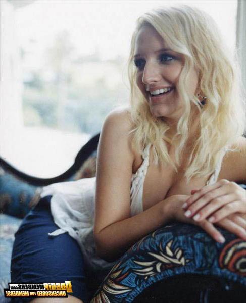 15P Ashlee Simpon posing sexy and slutty in glamorous and paparazzi photos
