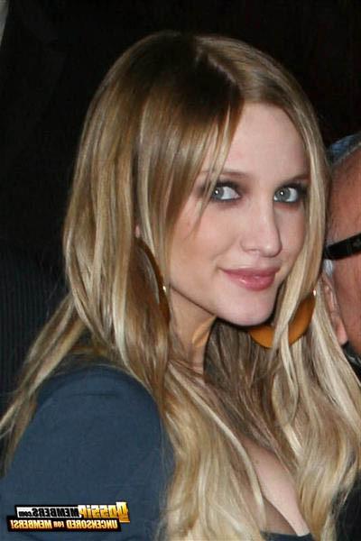 15P Ashlee Simpon posing sexy and slutty in glamorous and paparazzi photos