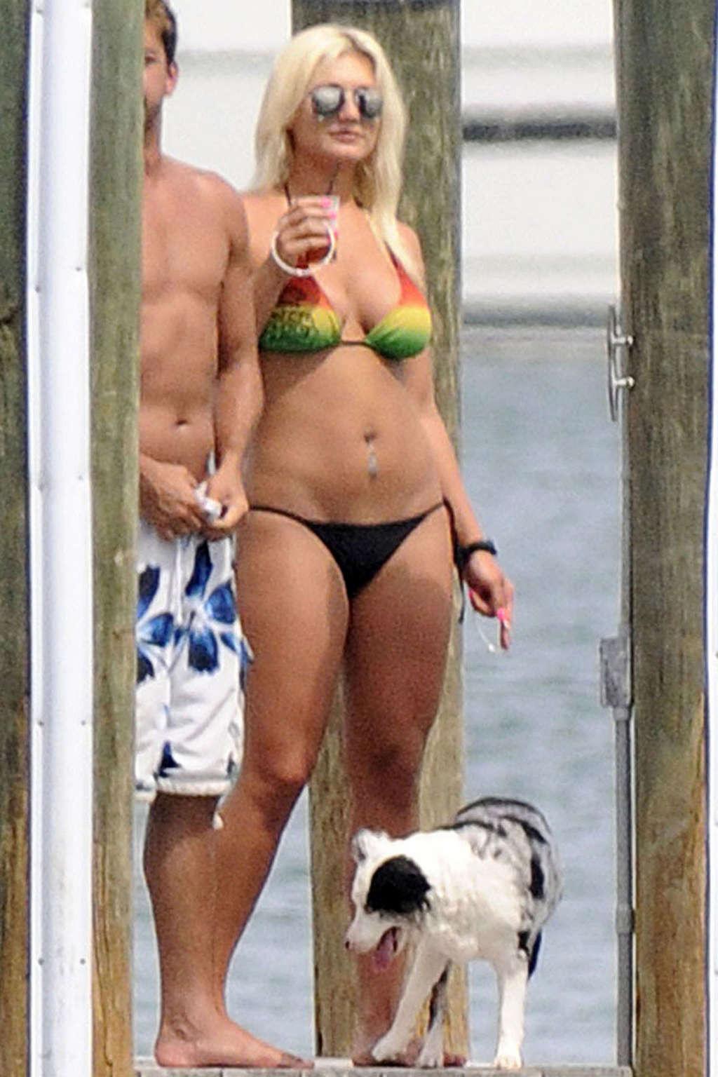 10P Brooke Hogan showing her ass and great body in thong and bikini