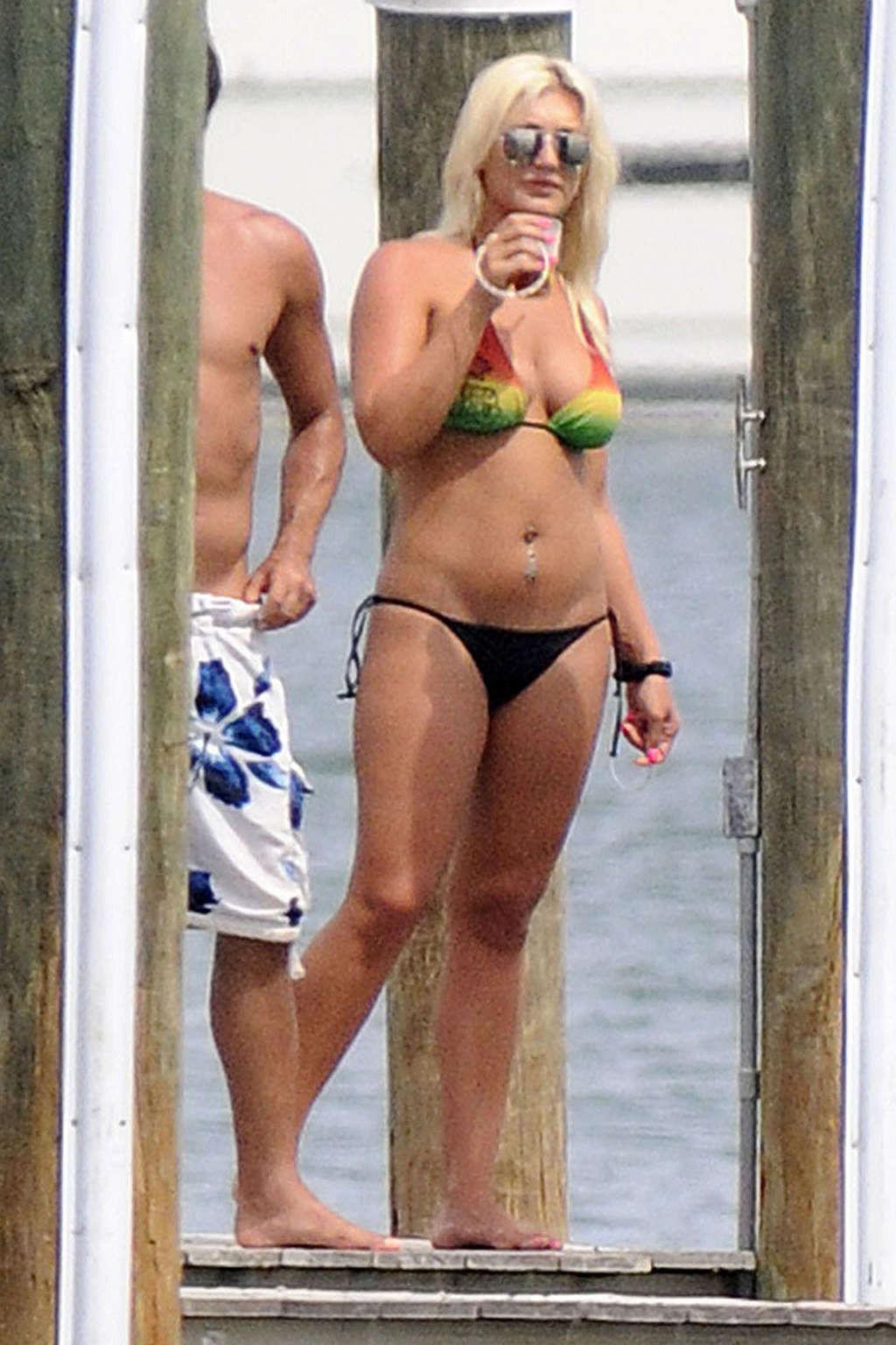 10P Brooke Hogan showing her ass and great body in thong and bikini
