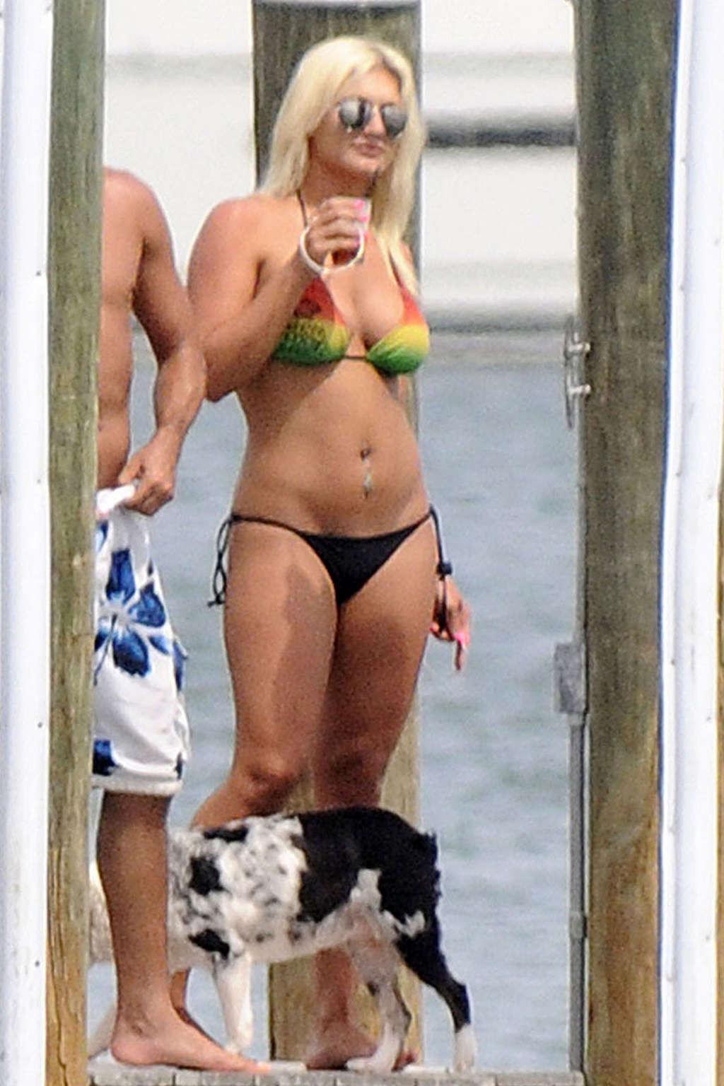10P Brooke Hogan showing her ass and great body in thong and bikini