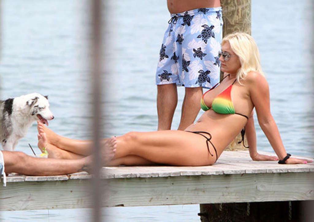 16P Brooke Hogan exposing her fucking sexy body and hot ass in thong