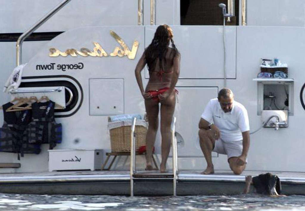 16P Beyonce Knowles exposing her fucking sexy and hot ass in thong