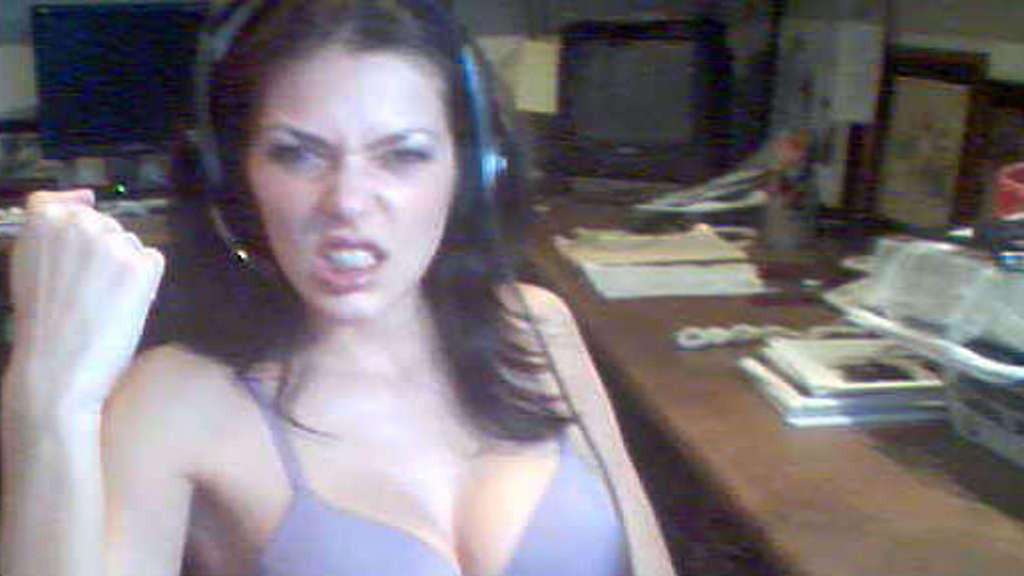 16P Adrianne Curry looking very hot and sexy on private photos
