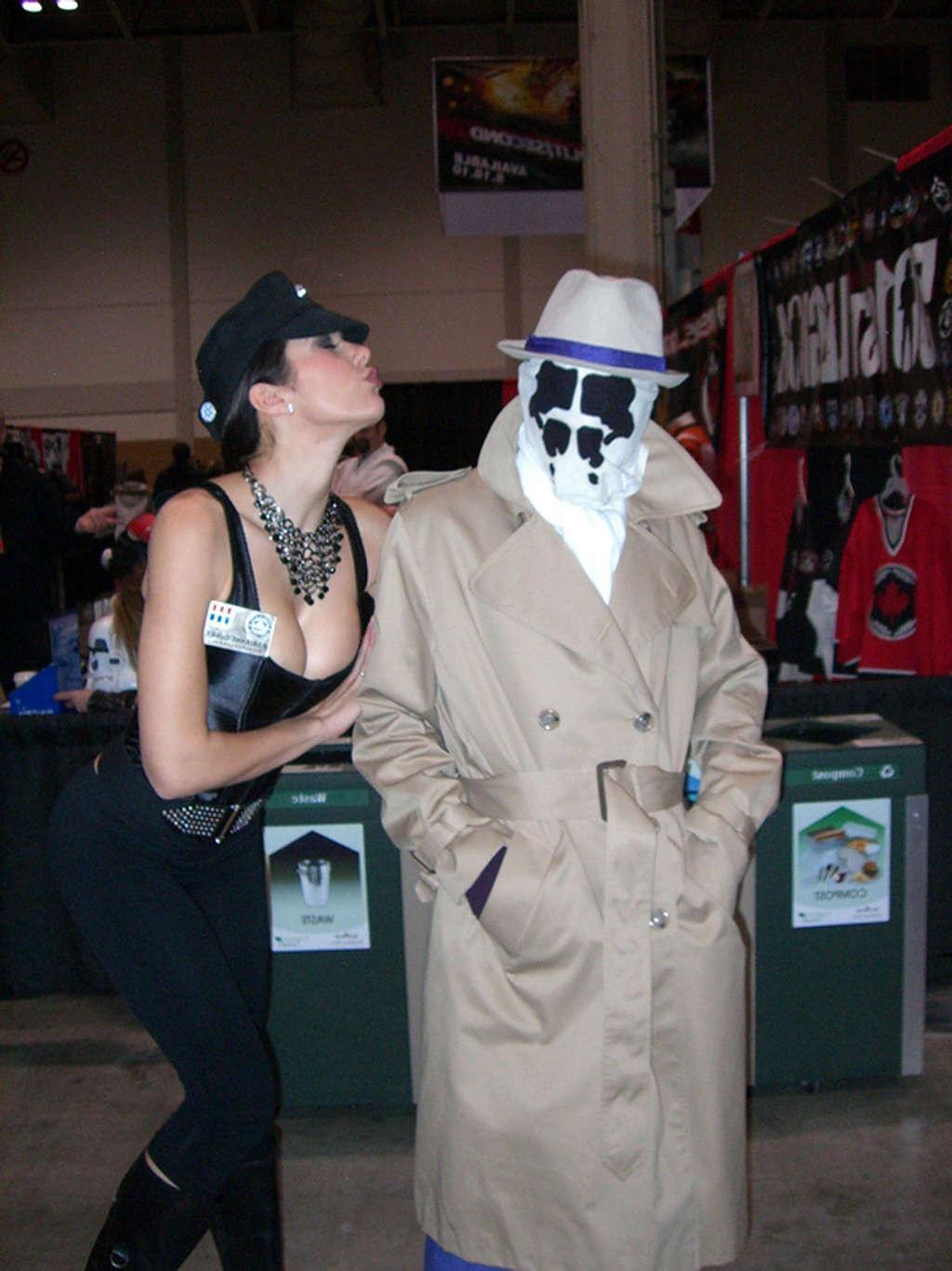 16P Adrianne Curry looking very hot and sexy on private photos
