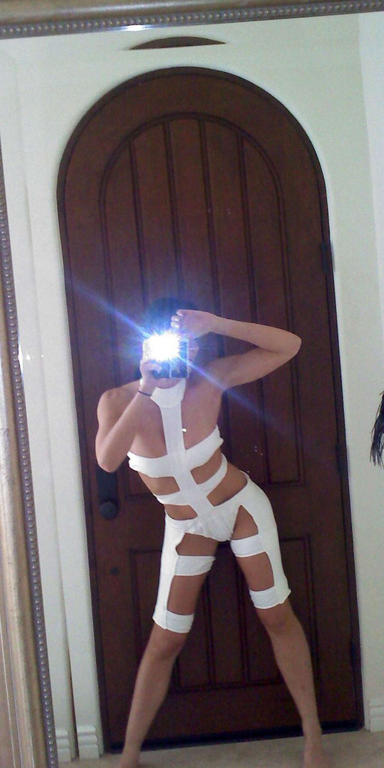 16P Adrianne Curry looking very hot and sexy on private photos