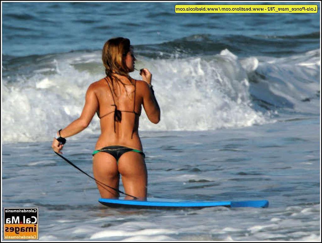 16P Lola Ponce exposes her great ass in thong on beach