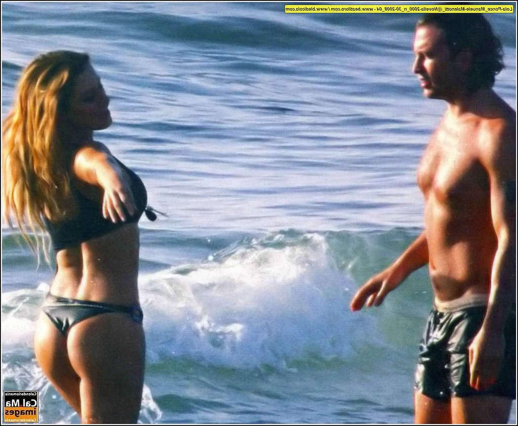 16P Lola Ponce exposes her great ass in thong on beach
