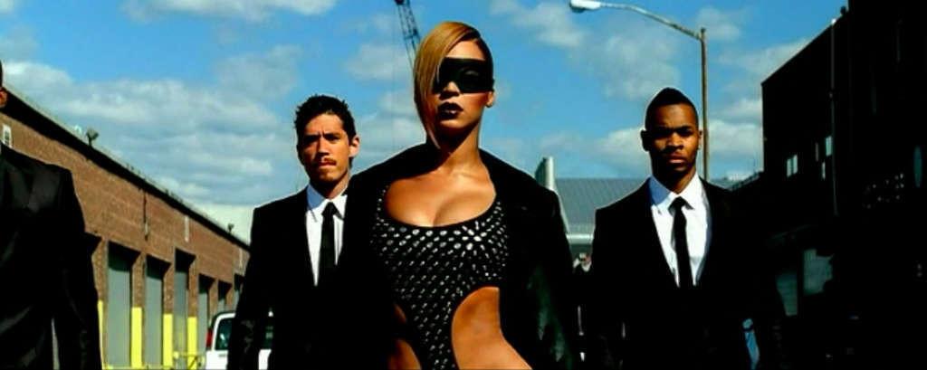 10P Beyonce Knowles looking very sexy and leggy in video spot