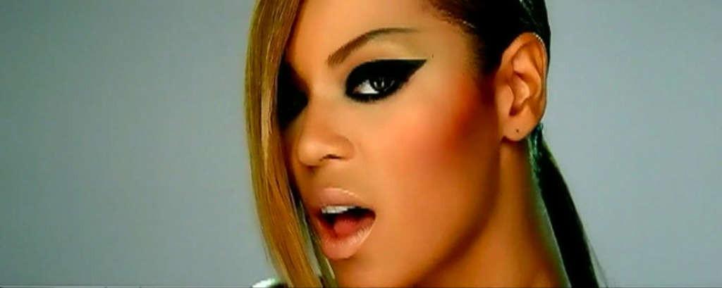 10P Beyonce Knowles looking very sexy and leggy in video spot