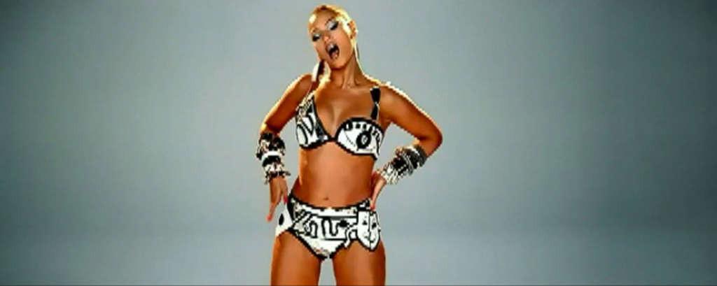 10P Beyonce Knowles looking very sexy and leggy in video spot