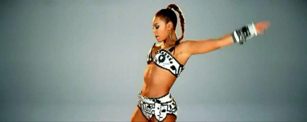 10P Beyonce Knowles looking very sexy and leggy in video spot