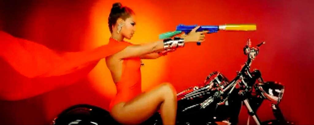 10P Beyonce Knowles looking very sexy and leggy in video spot