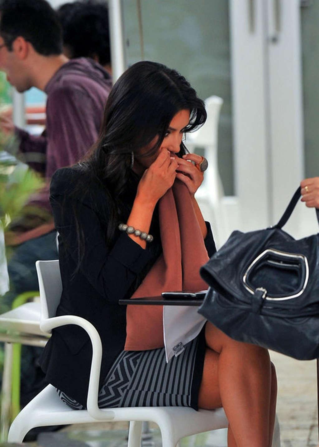 16P Kim Kardashian looking very hot and sexy on her private photos