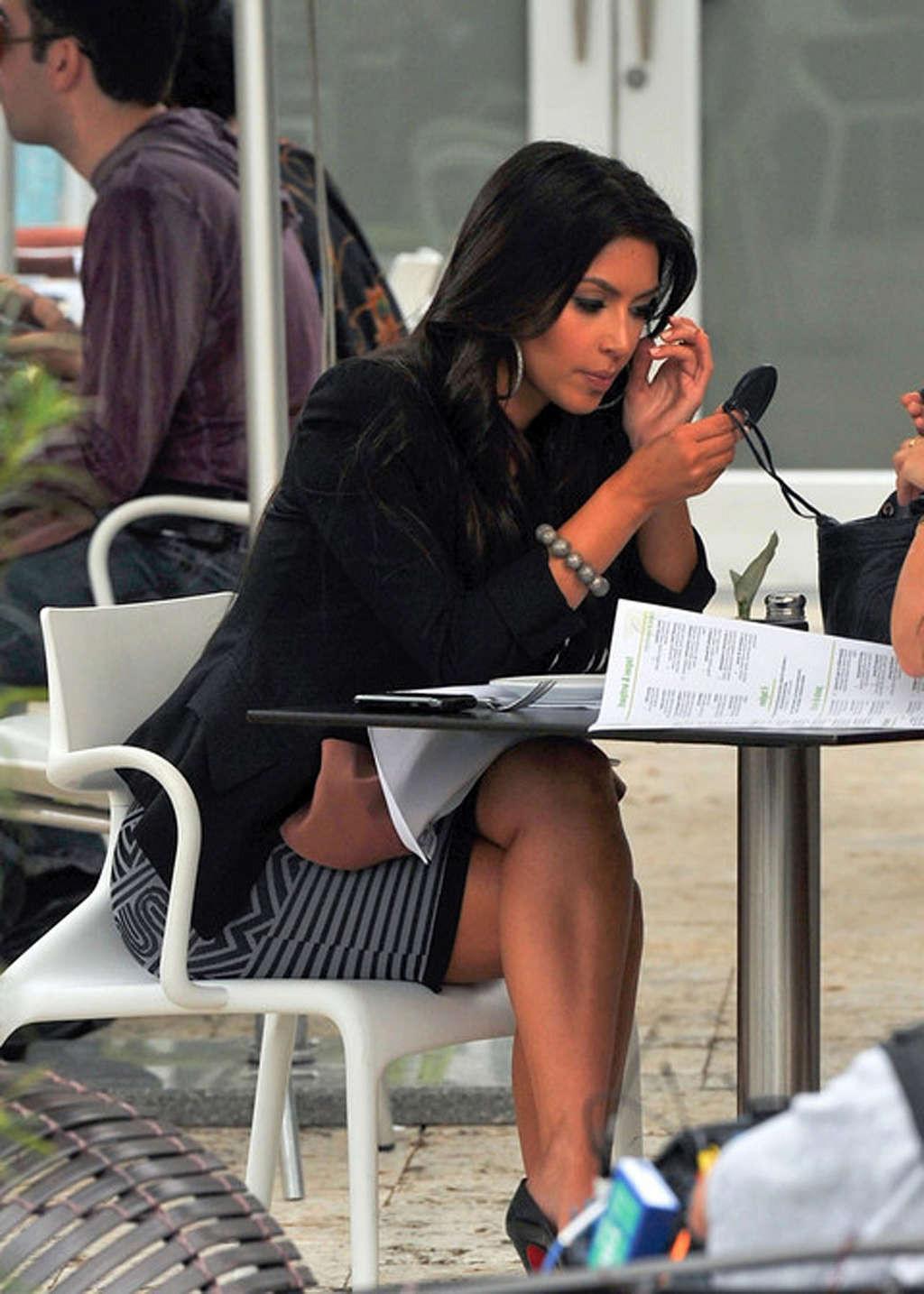 16P Kim Kardashian looking very hot and sexy on her private photos
