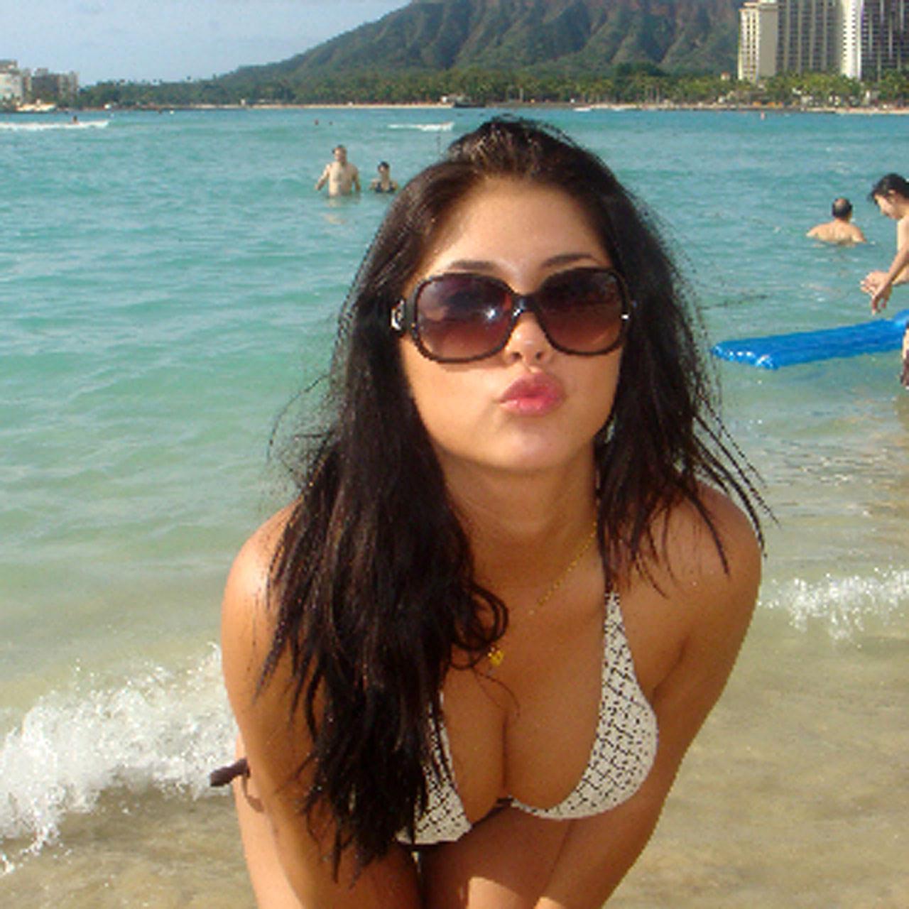 16P Arianny Celeste looking very hot and sexy on her private photos