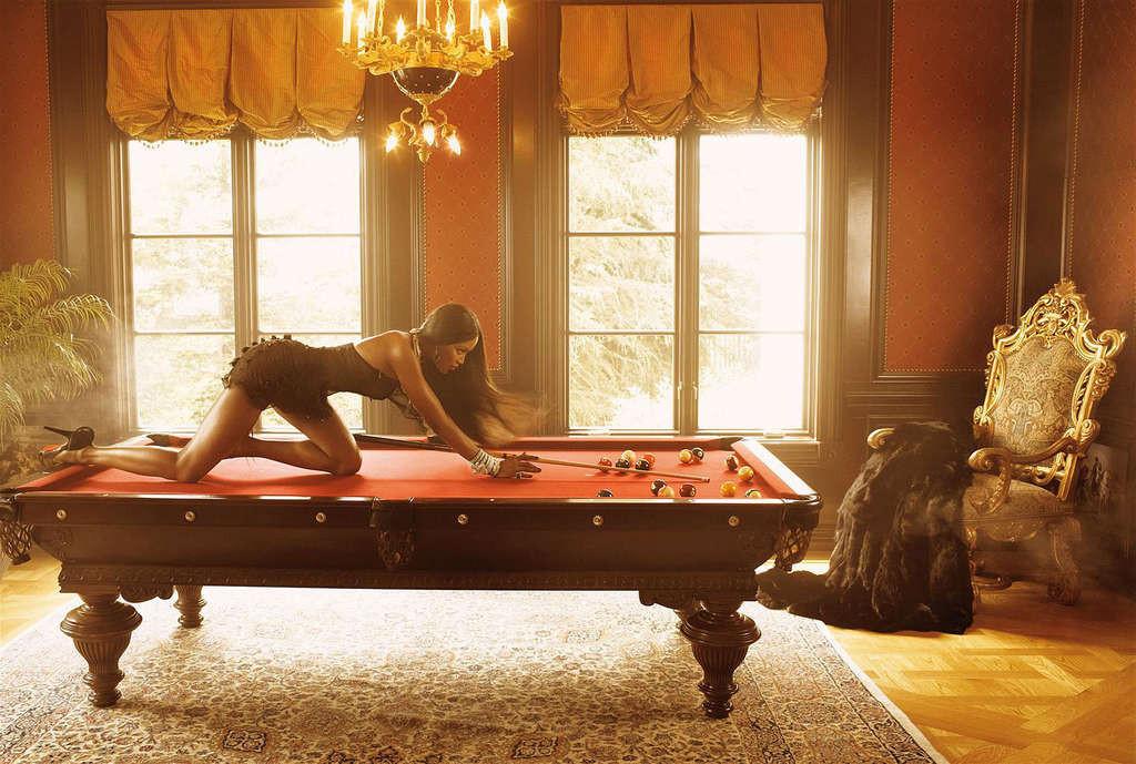 16P Naomi Campbell showing her tits and ass in thong paparazzi shoots