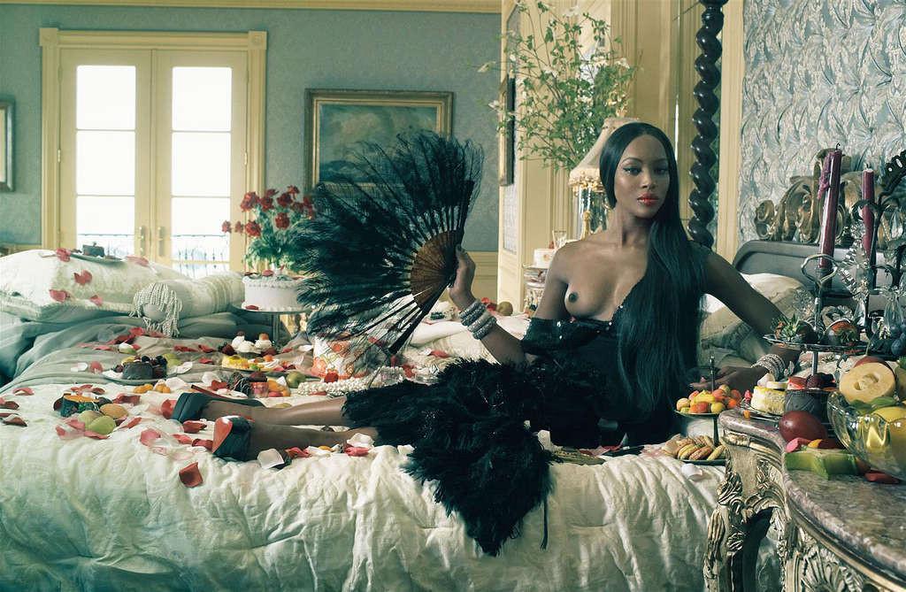 16P Naomi Campbell showing her tits and ass in thong paparazzi shoots