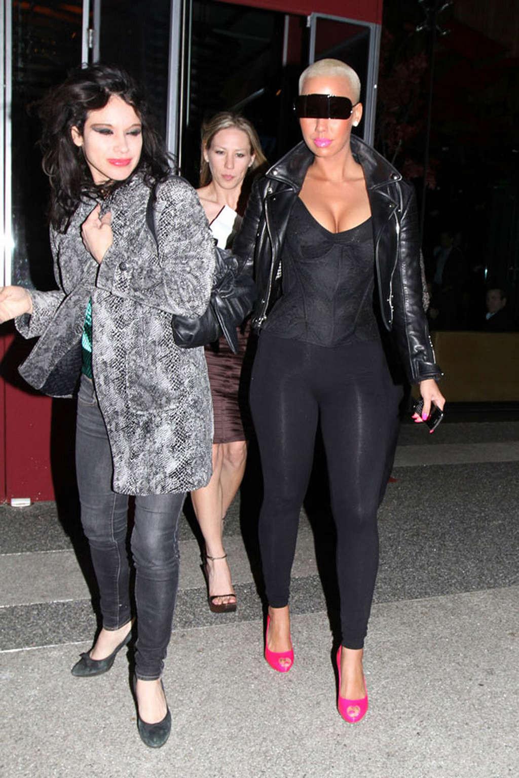 16P Amber Rose showing her big tits and fucking sexy ass in thong