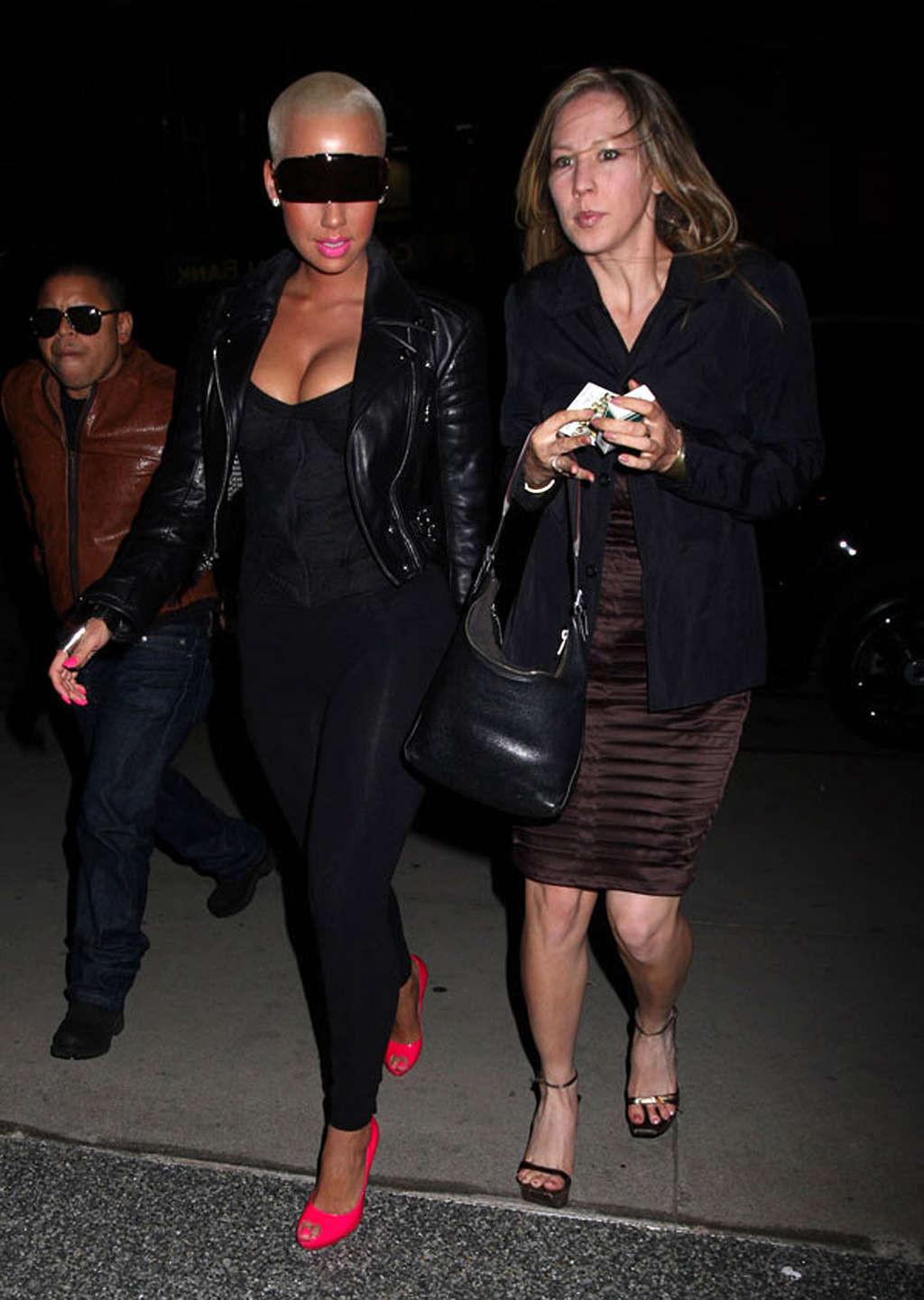 16P Amber Rose showing her big tits and fucking sexy ass in thong