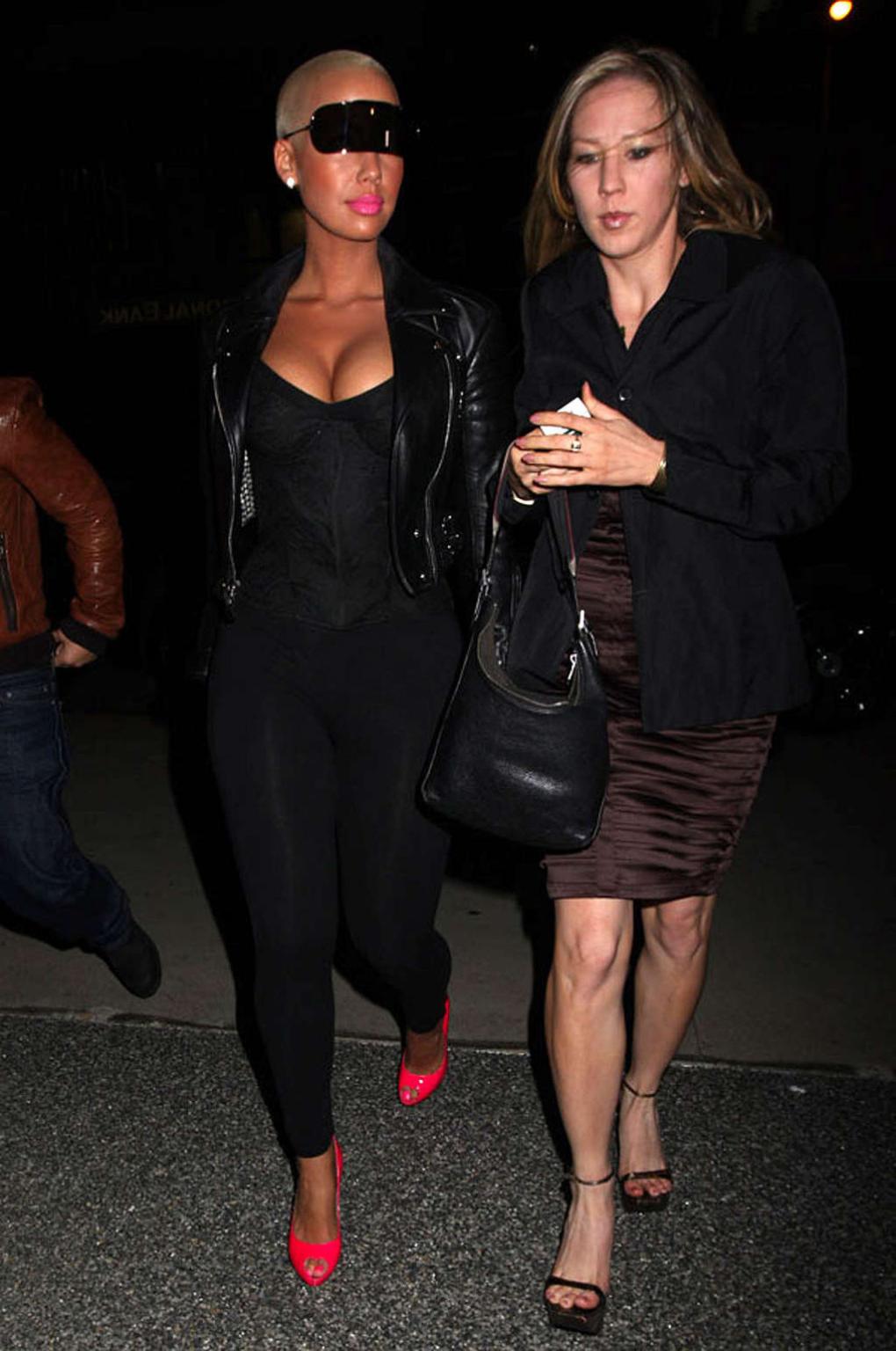 16P Amber Rose showing her big tits and fucking sexy ass in thong