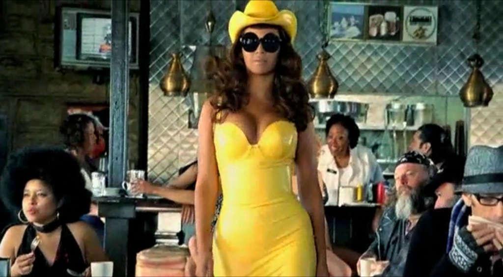16P Beyonce Knowles looking sexy with Lady Gaga in video spot