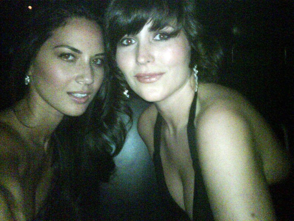 16P Olivia Munn looking very sexy in some private pictures