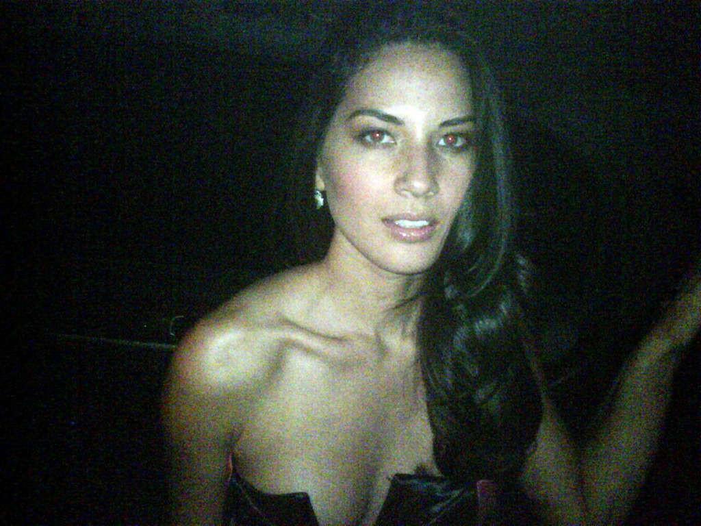 16P Olivia Munn looking very sexy in some private pictures