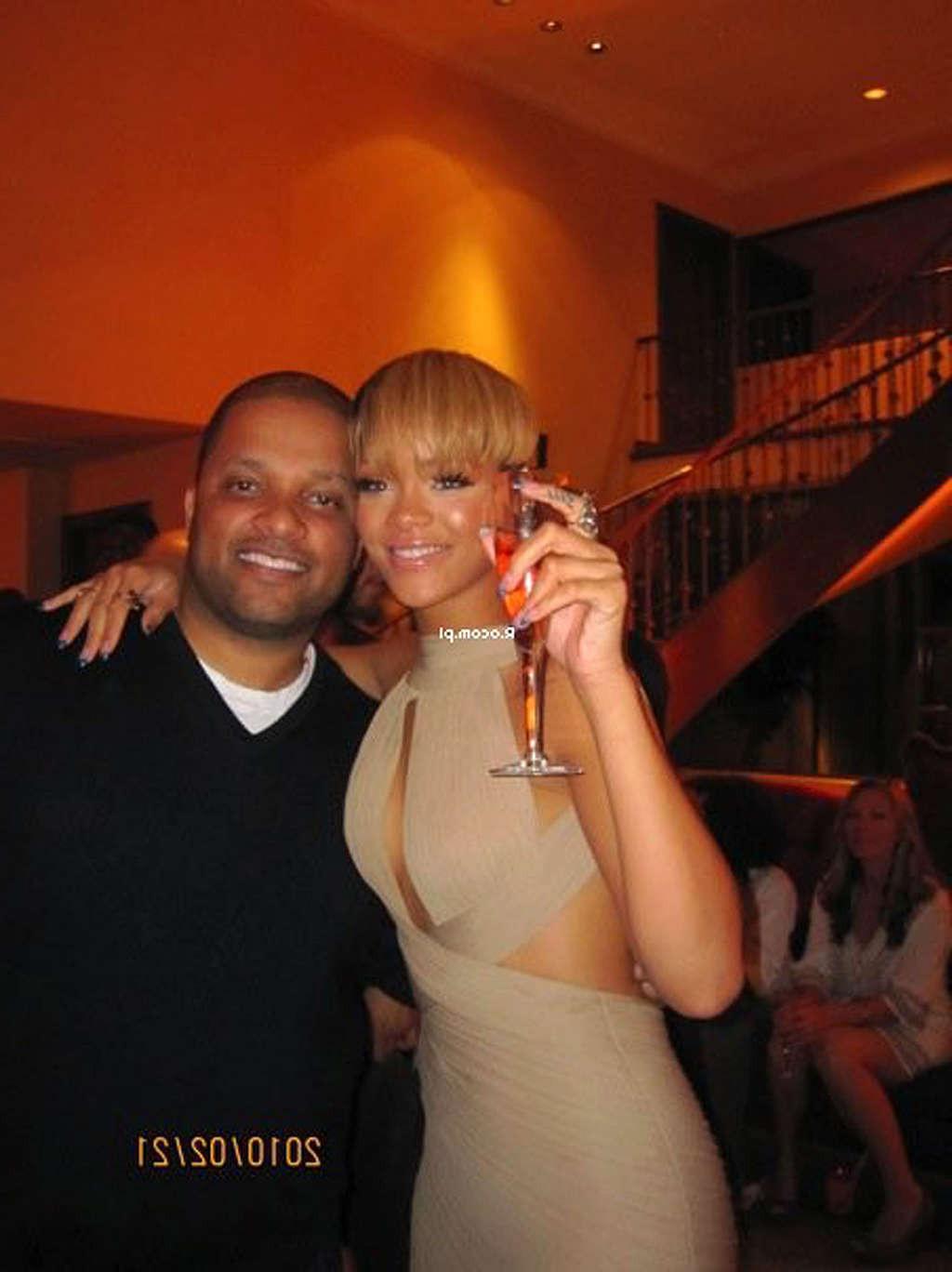 16P Rihanna very leggy in mini skirt on some private party and topless