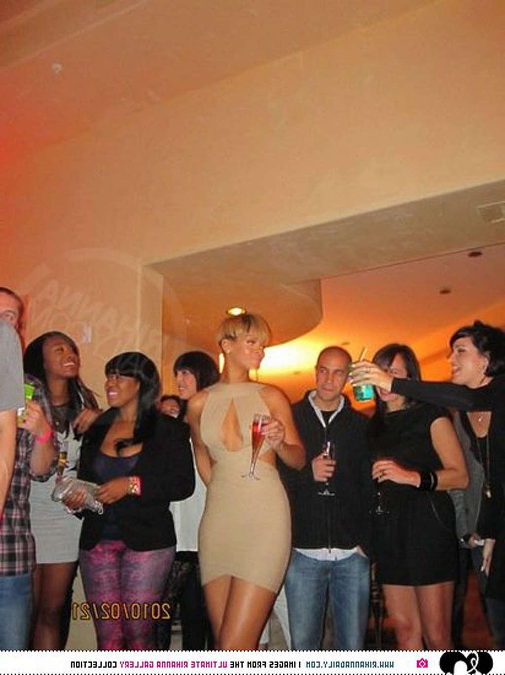 16P Rihanna very leggy in mini skirt on some private party and topless
