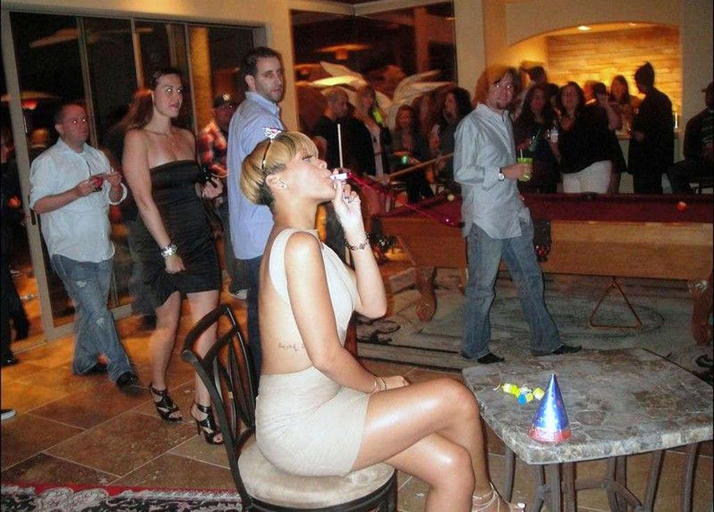 16P Rihanna very leggy in mini skirt on some private party and topless