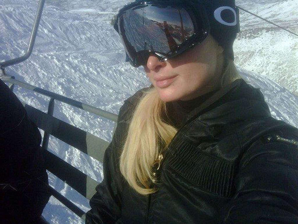 16P Paris Hilton looking very sexy and hot on her private photos