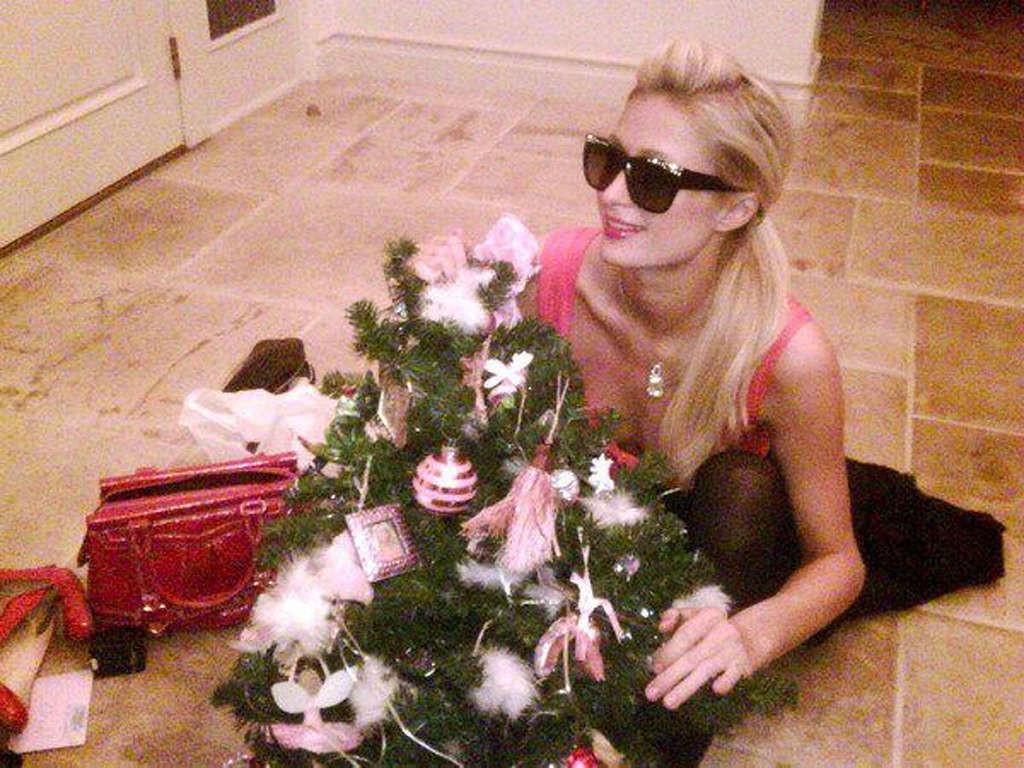 16P Paris Hilton looking very sexy and hot on her private photos