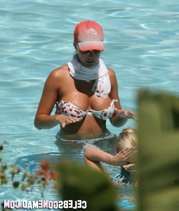 15P Busty Gemma Atkinson hot bikini pictures from Miami