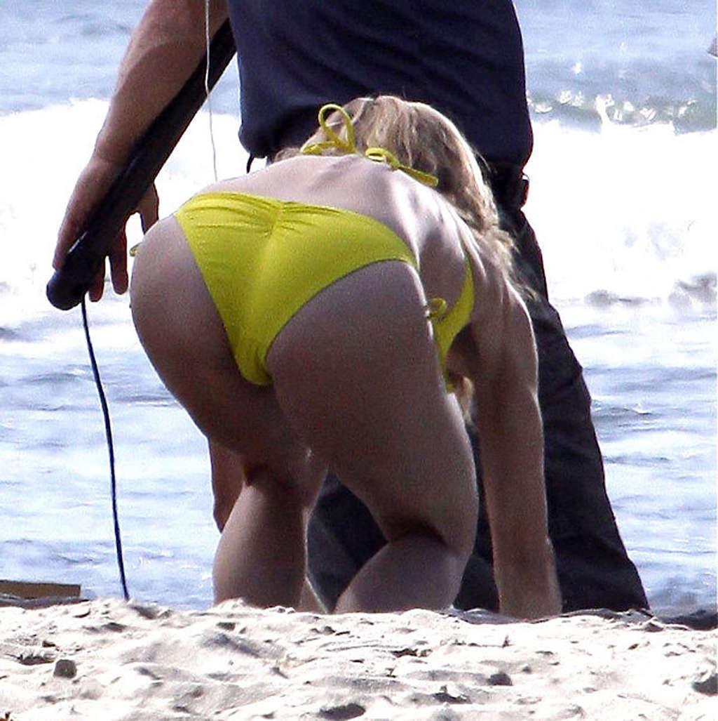 16P AnnaLynne McCord as cheerleader in movie and showing her nice tits