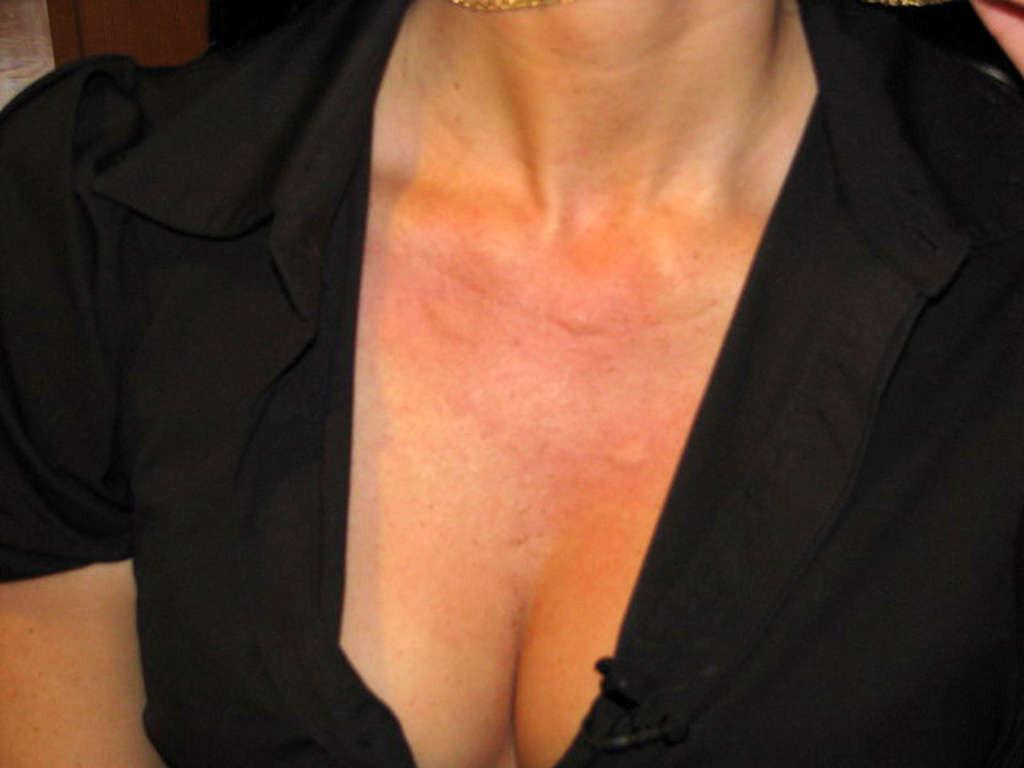 16P Olivia Munn looking very hot and sexy on her private photos
