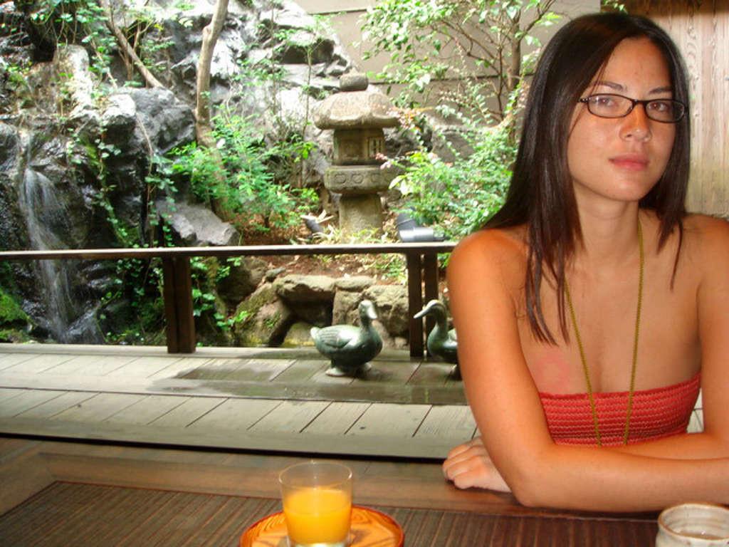 16P Olivia Munn looking very hot and sexy on her private photos