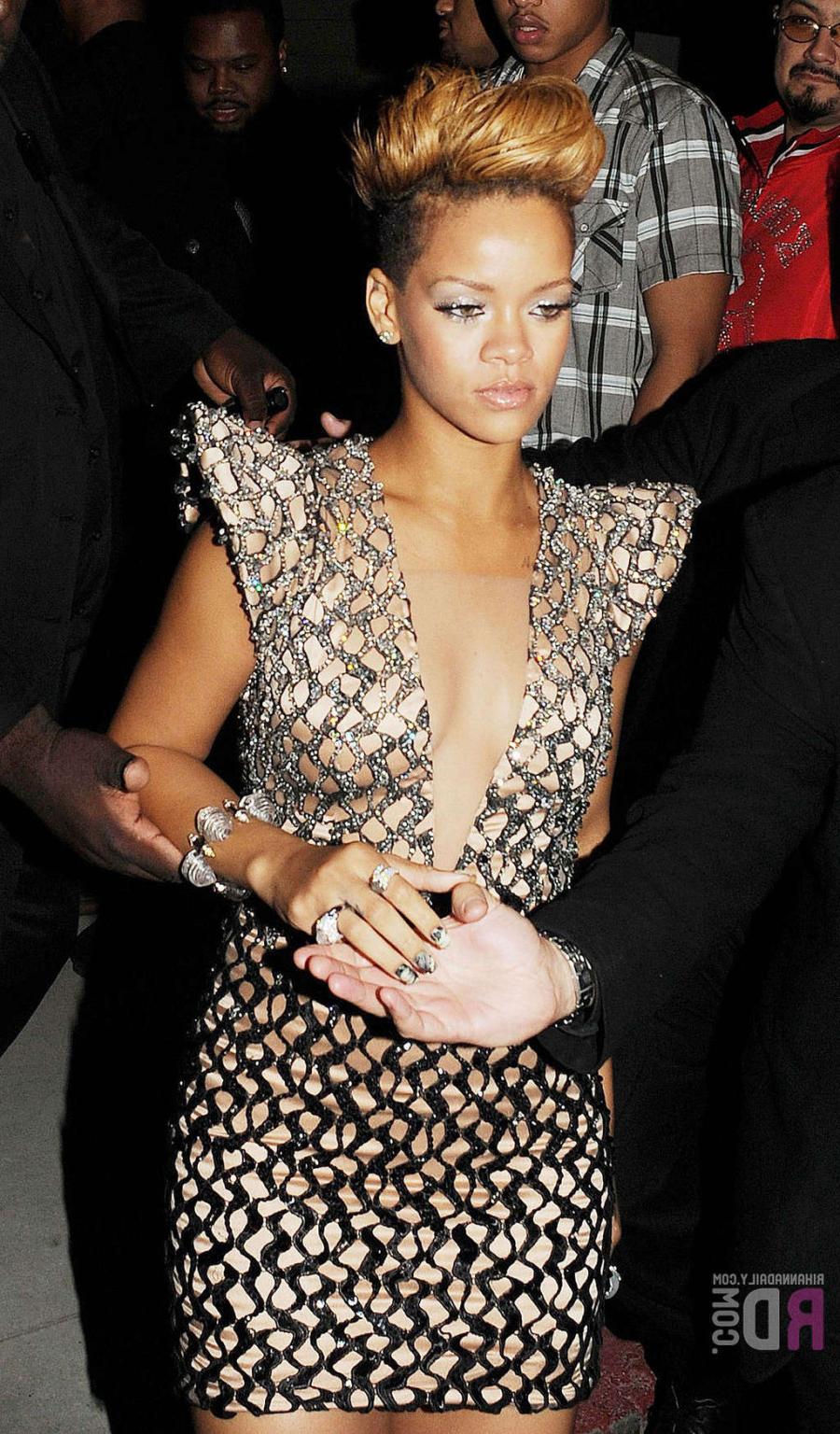 16P Rihanna very leggy in mini skirt and exposing her ass in thong