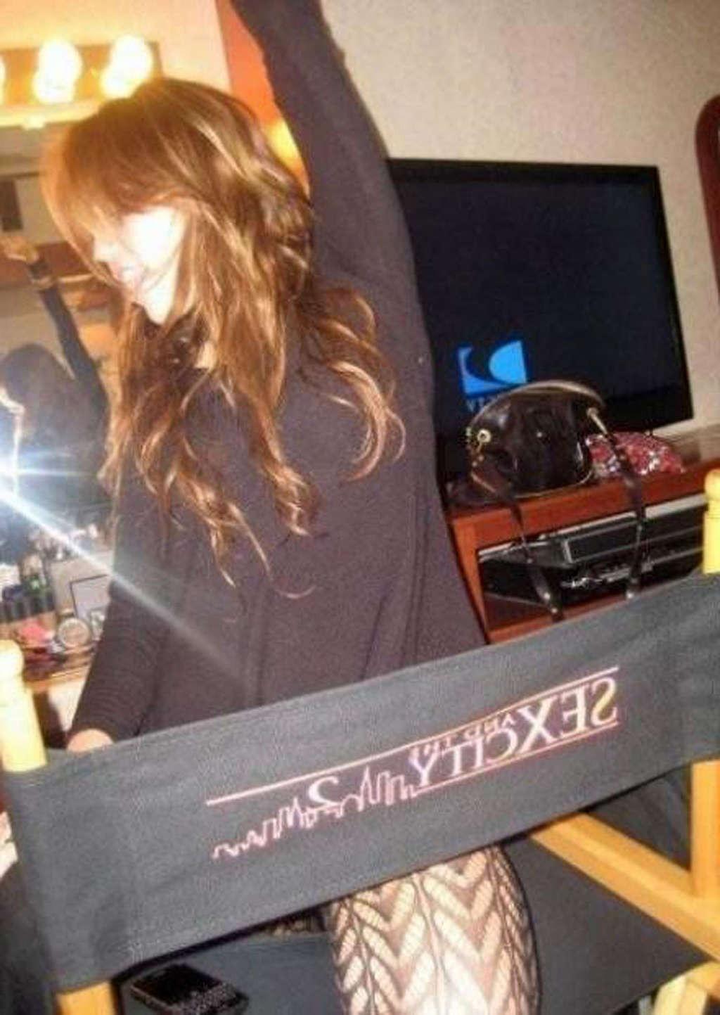 16P Miley Cyrus looking very hot and sexy on her private photos