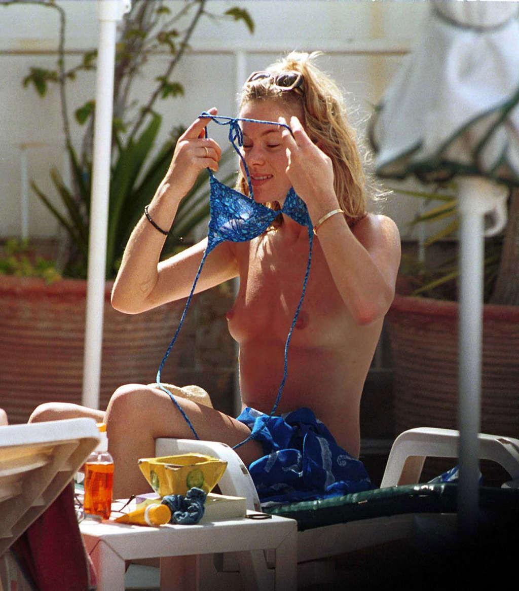 16P Amanda Holden showing fucking sexy ass in thong on beach