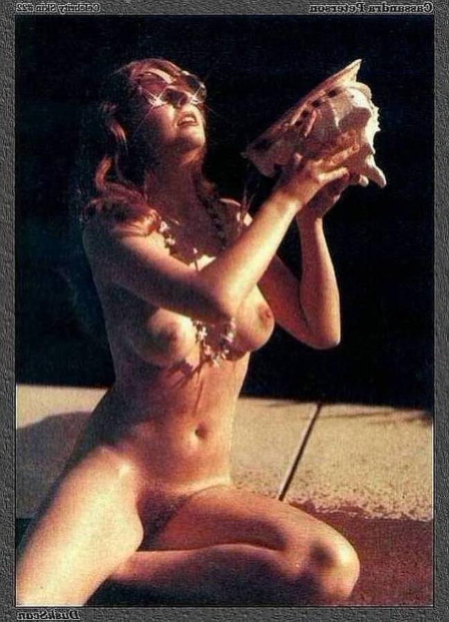 15P Elvira Mistress of the Dark nudes